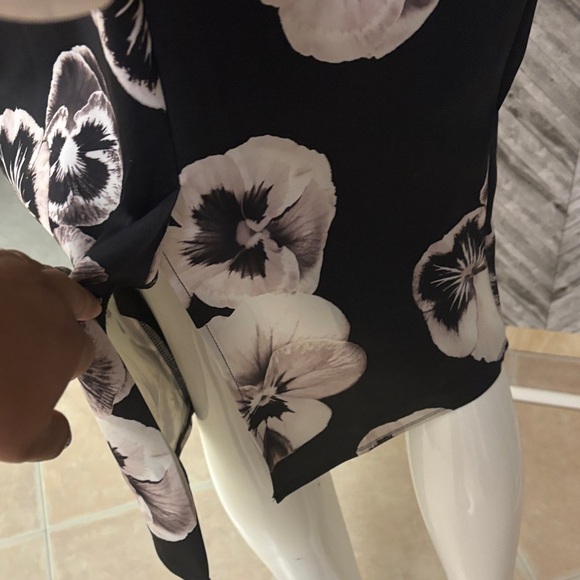 ASOS Black and Cream Floral below the knee Dress, size 8 - Picture 5 of 10
